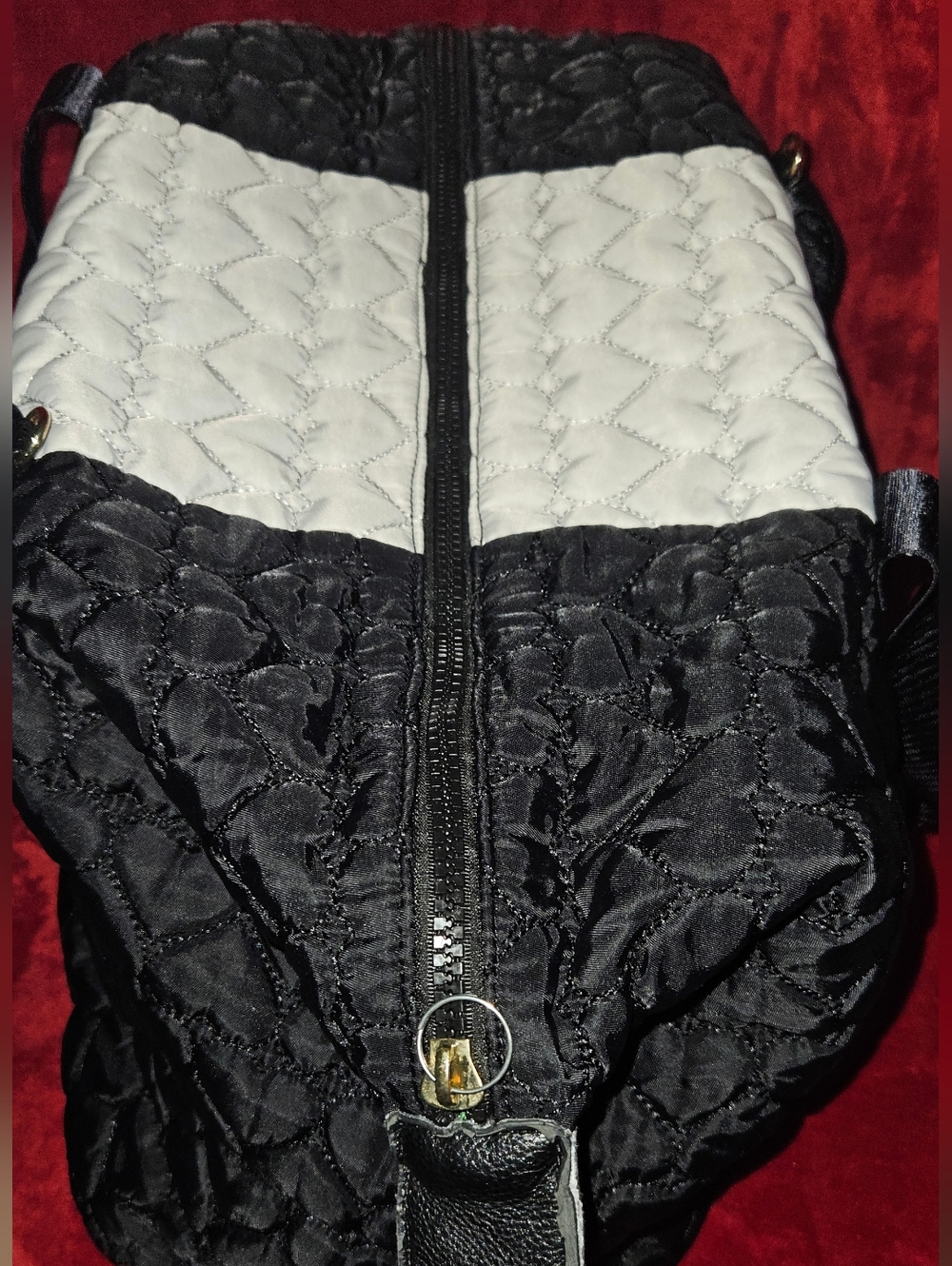 Betsey Johnson Quilted w/Heart Shaped Pattern Black & White Weekende/Travel Bag - Picture 10 of 16